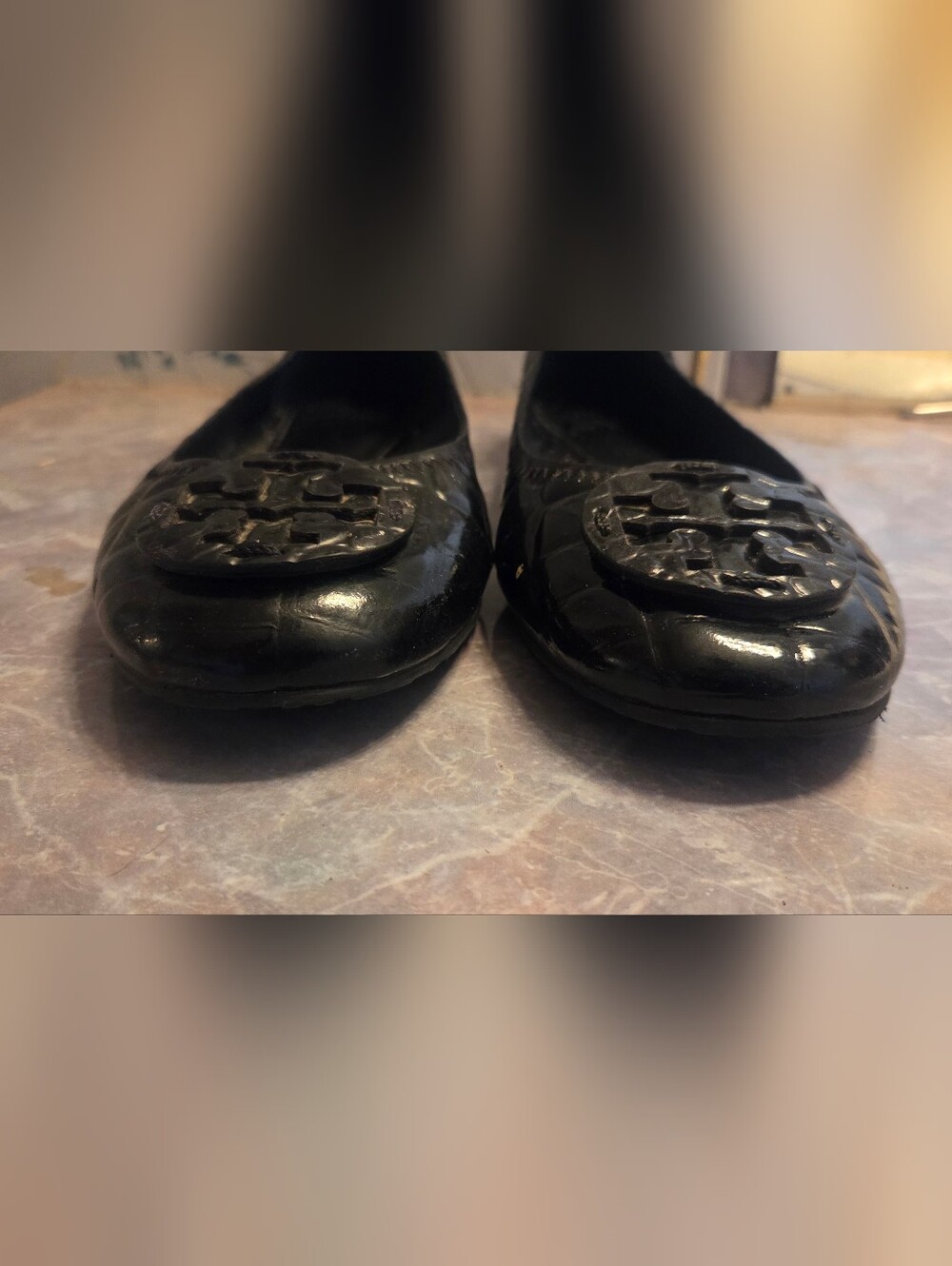 Tory Burch Black Patent Logo Croc Print Ballet Flats - Picture 2 of 7